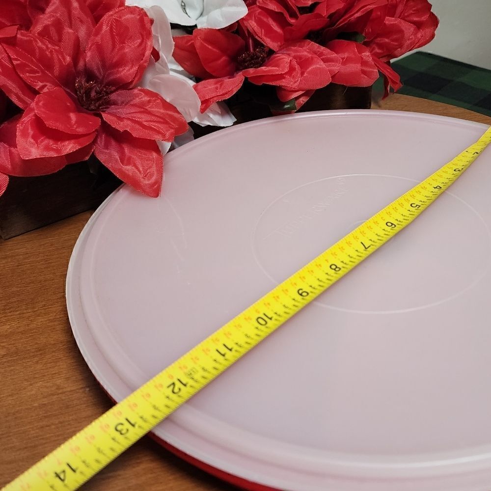Tupperware Covered serving dish - Picture 8 of 8
